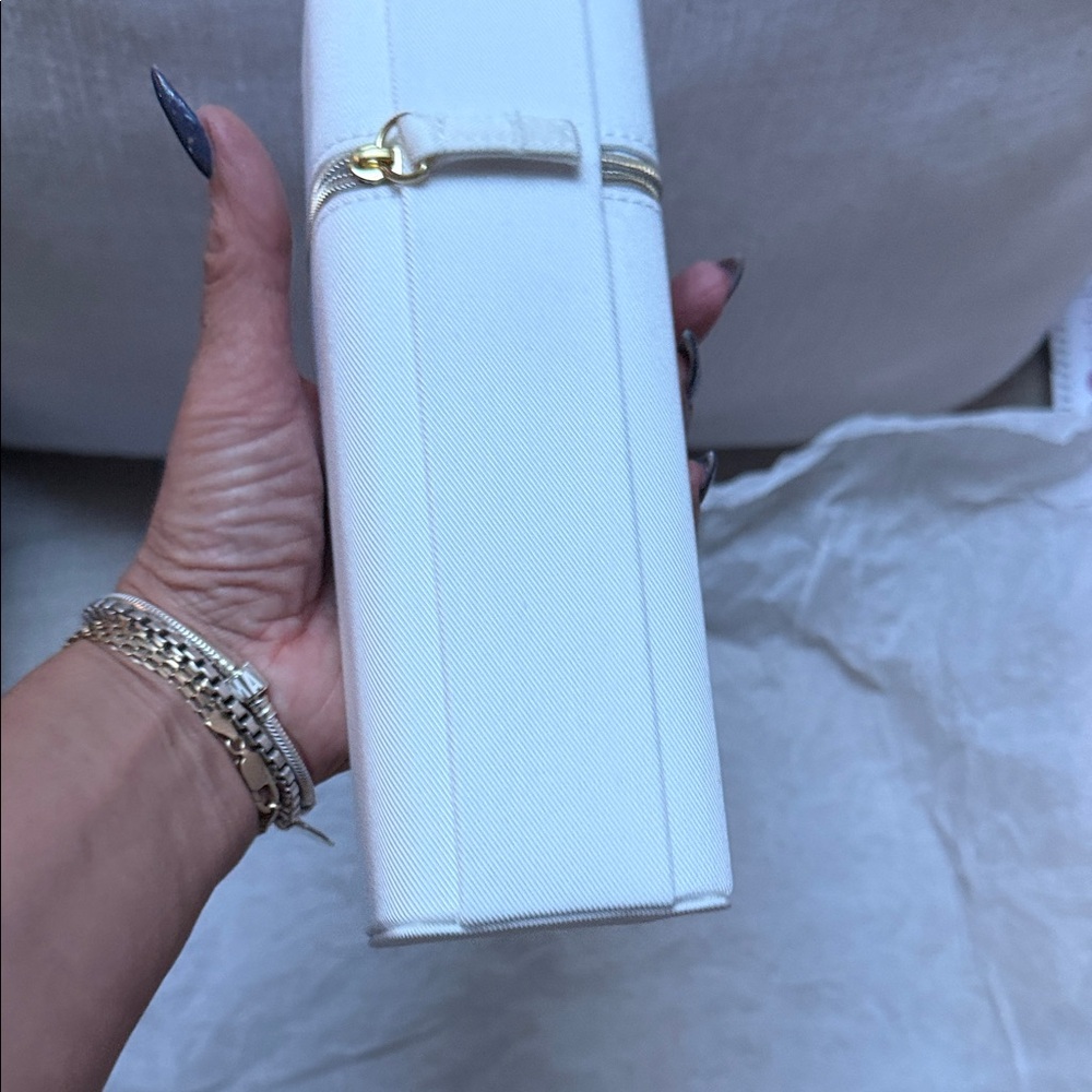 Dior White Luxury Holder - Picture 4 of 6